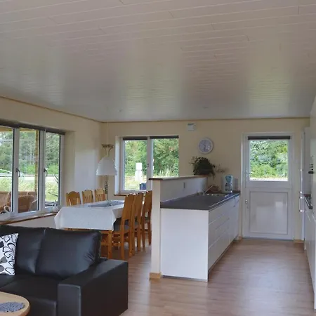Three-bedroom Holiday In Juelsminde
